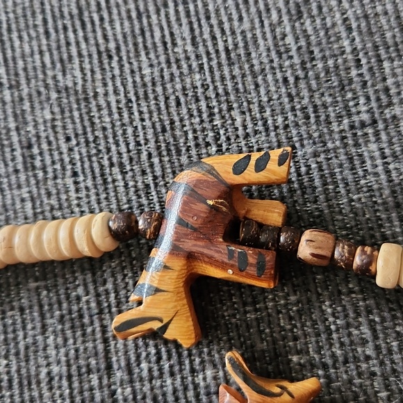 African Necklace Hand Carved Wooden Safari Animal Beaded Claspless Necklace. EUC - Picture 11 of 12